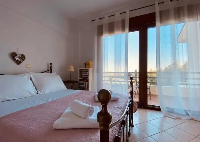 Spacious 3 Bed House With Sea View Possidi