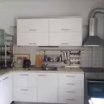 Spacious 3 Bed House With Sea View *