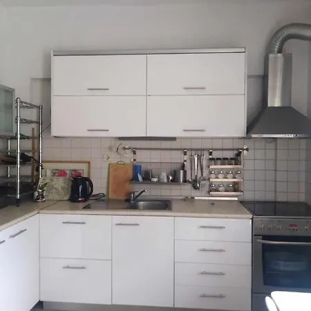 Spacious 3 Bed House With Sea View *