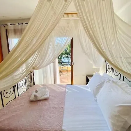 Spacious 3 Bed House With Sea View Possidi
