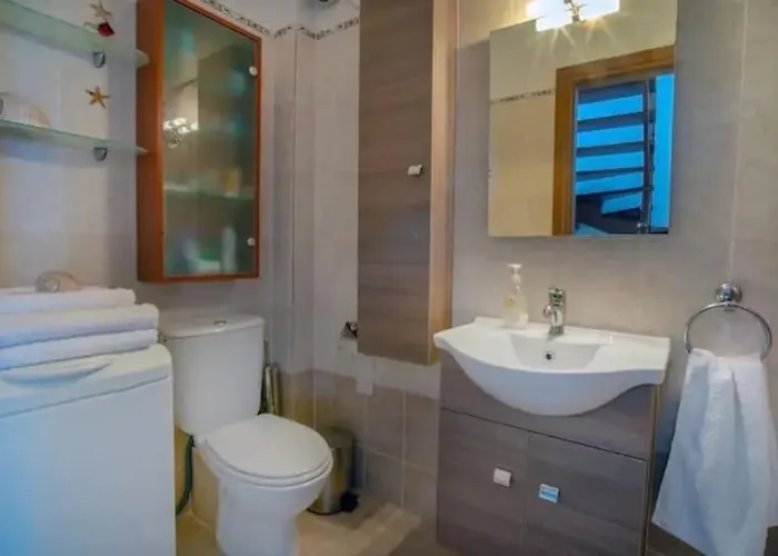 Spacious 3 Bed House With Sea View 펜션 *