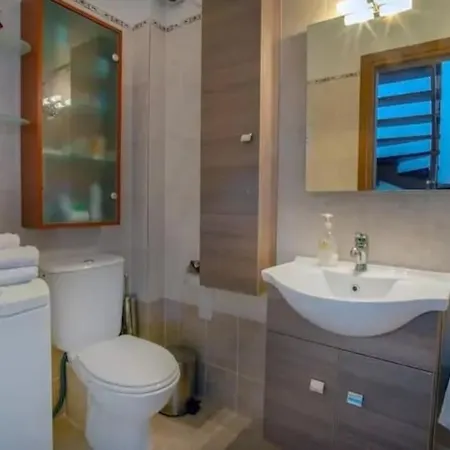 Spacious 3 Bed House With Sea View 펜션 *