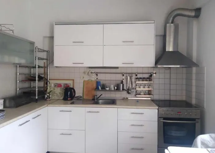 Spacious 3 Bed House With Sea View *